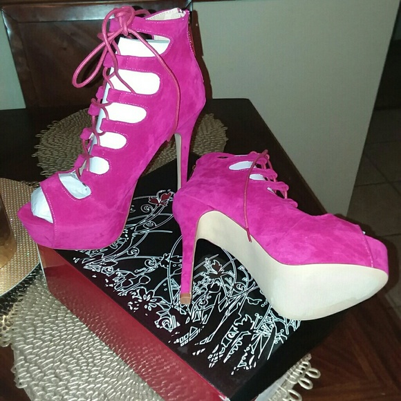 Shoes - Picture 2 of 6